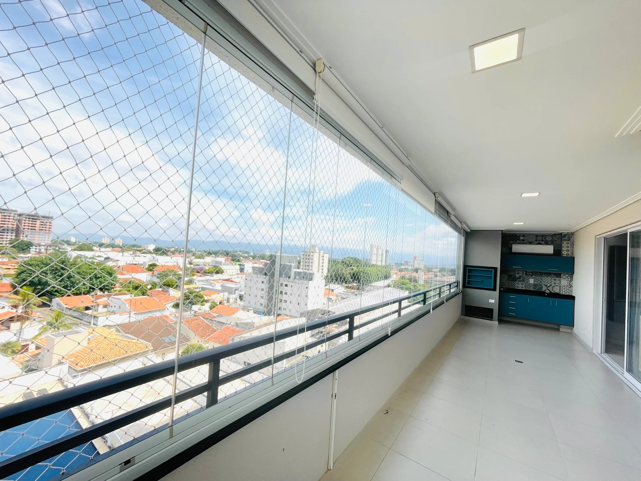 Apartamento à venda com 3 suítes no Condomínio Gran Terrace em Taubaté/SP. 