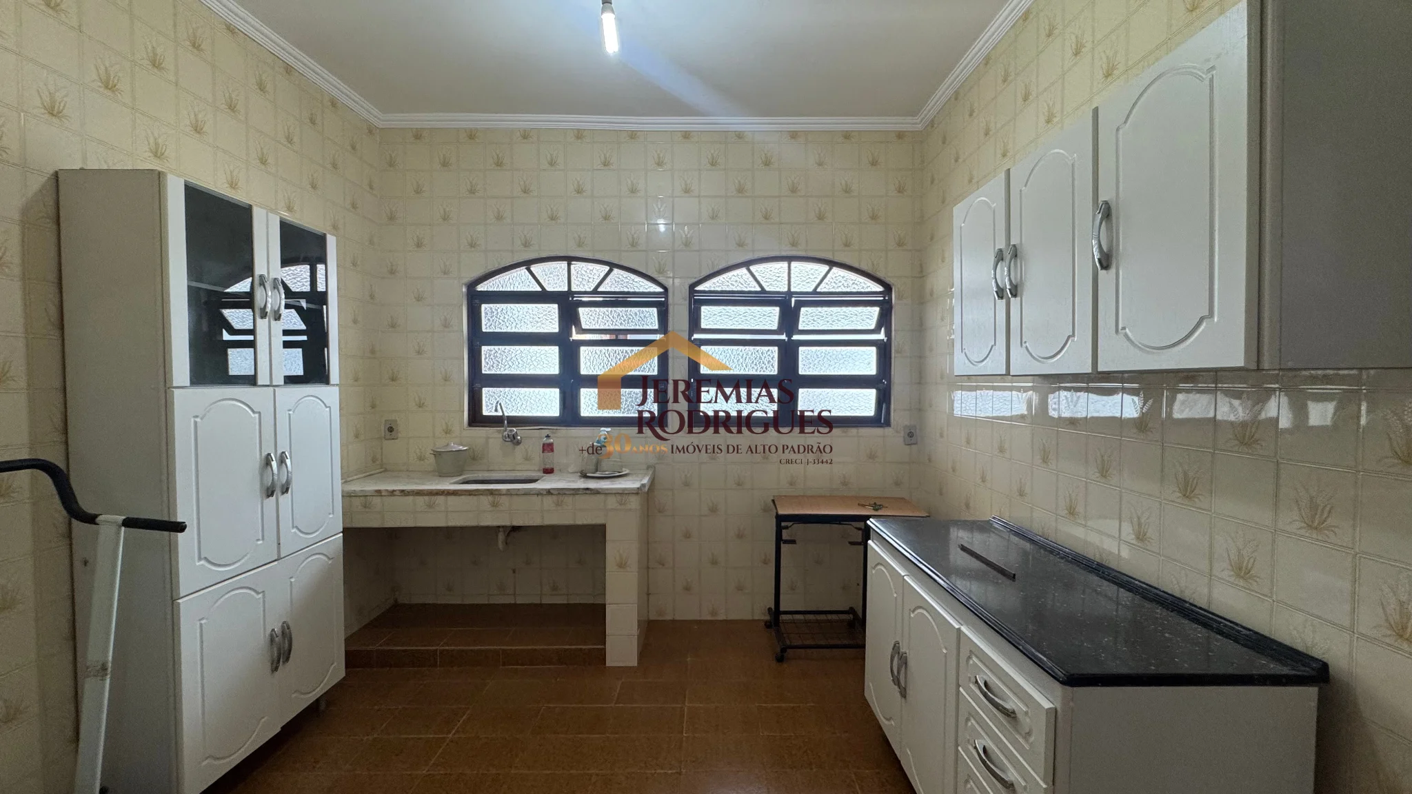 Casa para locação e venda no Bairro São Benedito em Pindamonhangaba/SP. — foto 8