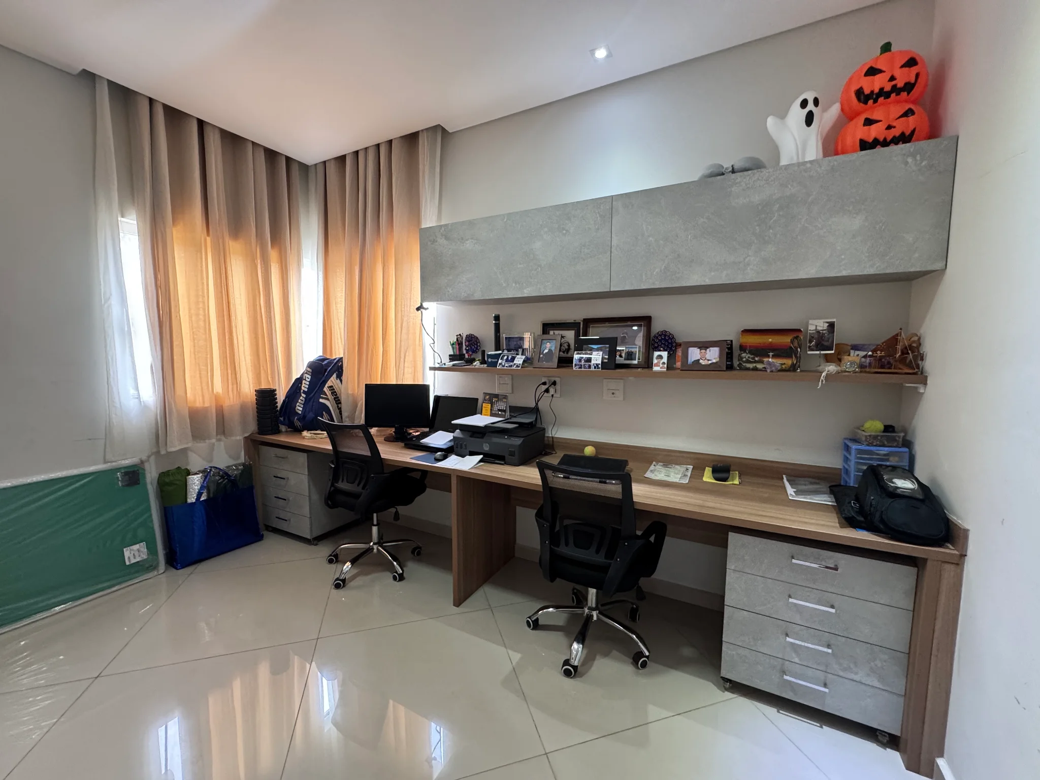 Casa à venda com 3 suítes no Condomínio Reserva dos Lagos em Pindamonhangaba/SP. 