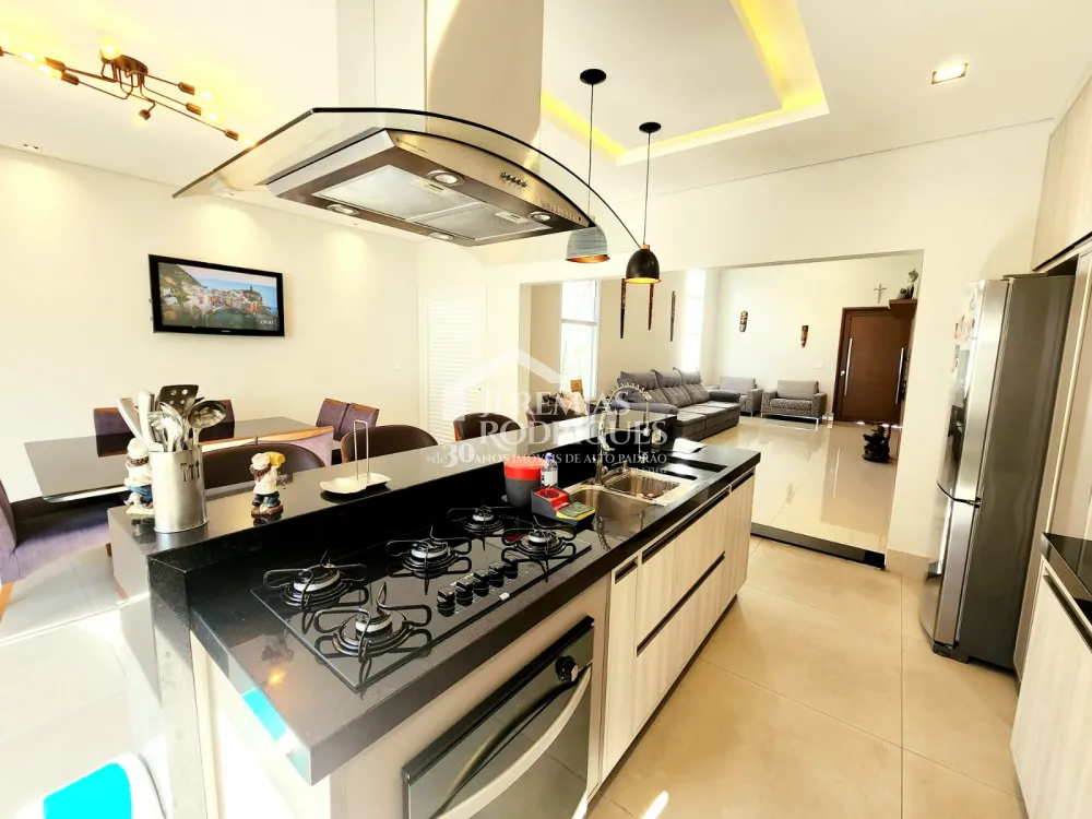 Casa com 3 quartos, 252 m² - Condomínio Ouro Ville - Taubaté/SP