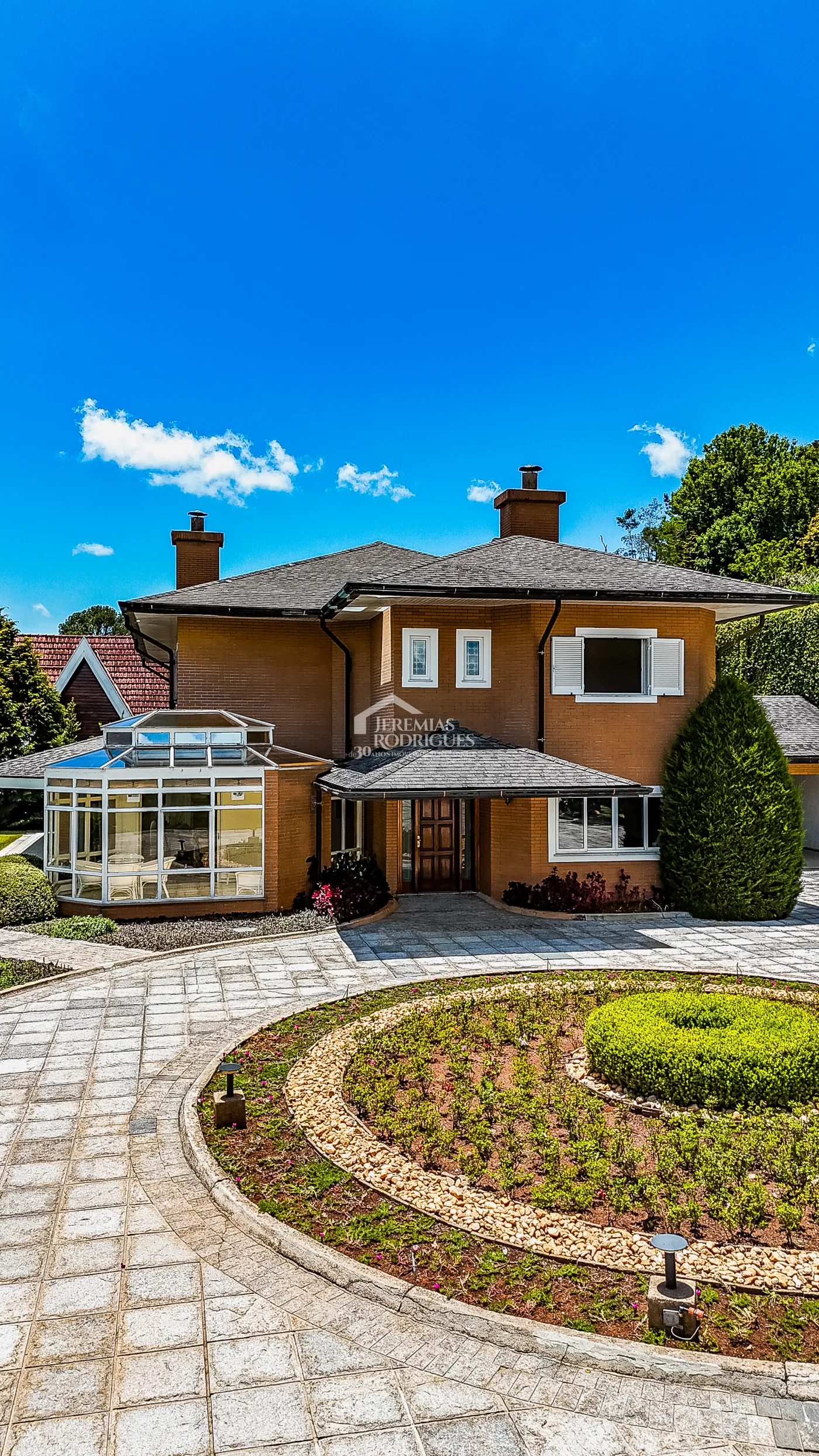 Casa com 4 suítes, 670 m² - Alto do Capivari - Campos do Jordão/SP.