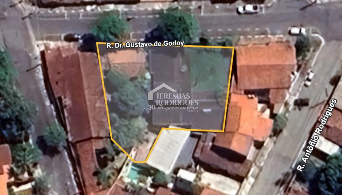 Terreno à venda com 880 m² no Centro em Pindamonhangaba/SP.
