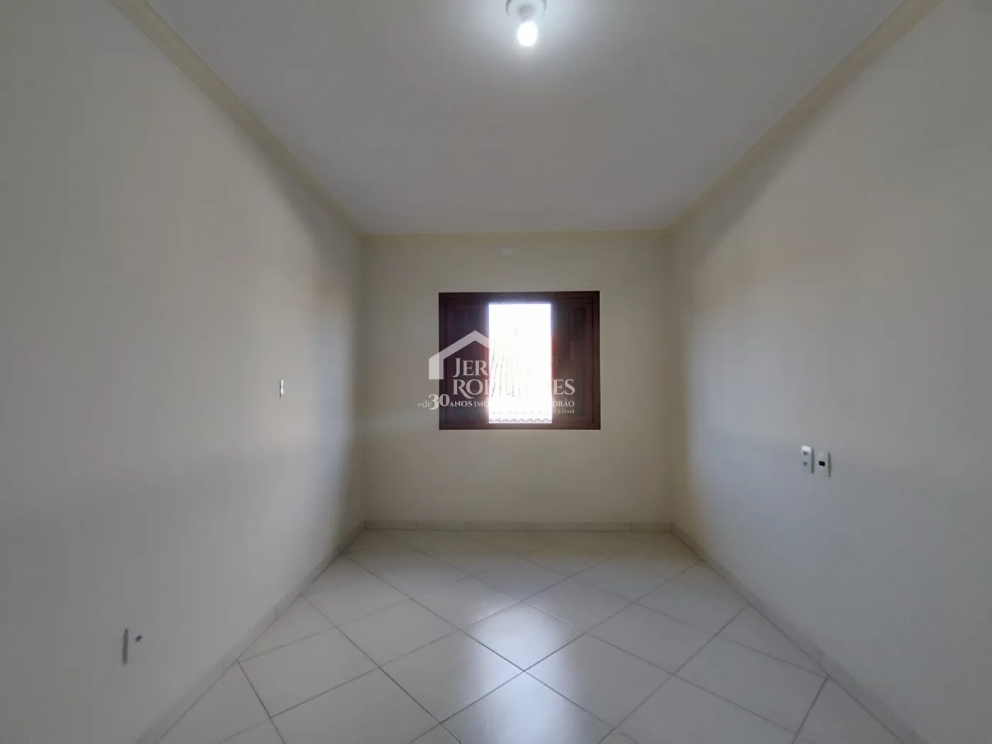 Casa à venda com 4 dormitórios no bairro Alto do Cardoso em Pindamonhangaba/SP.