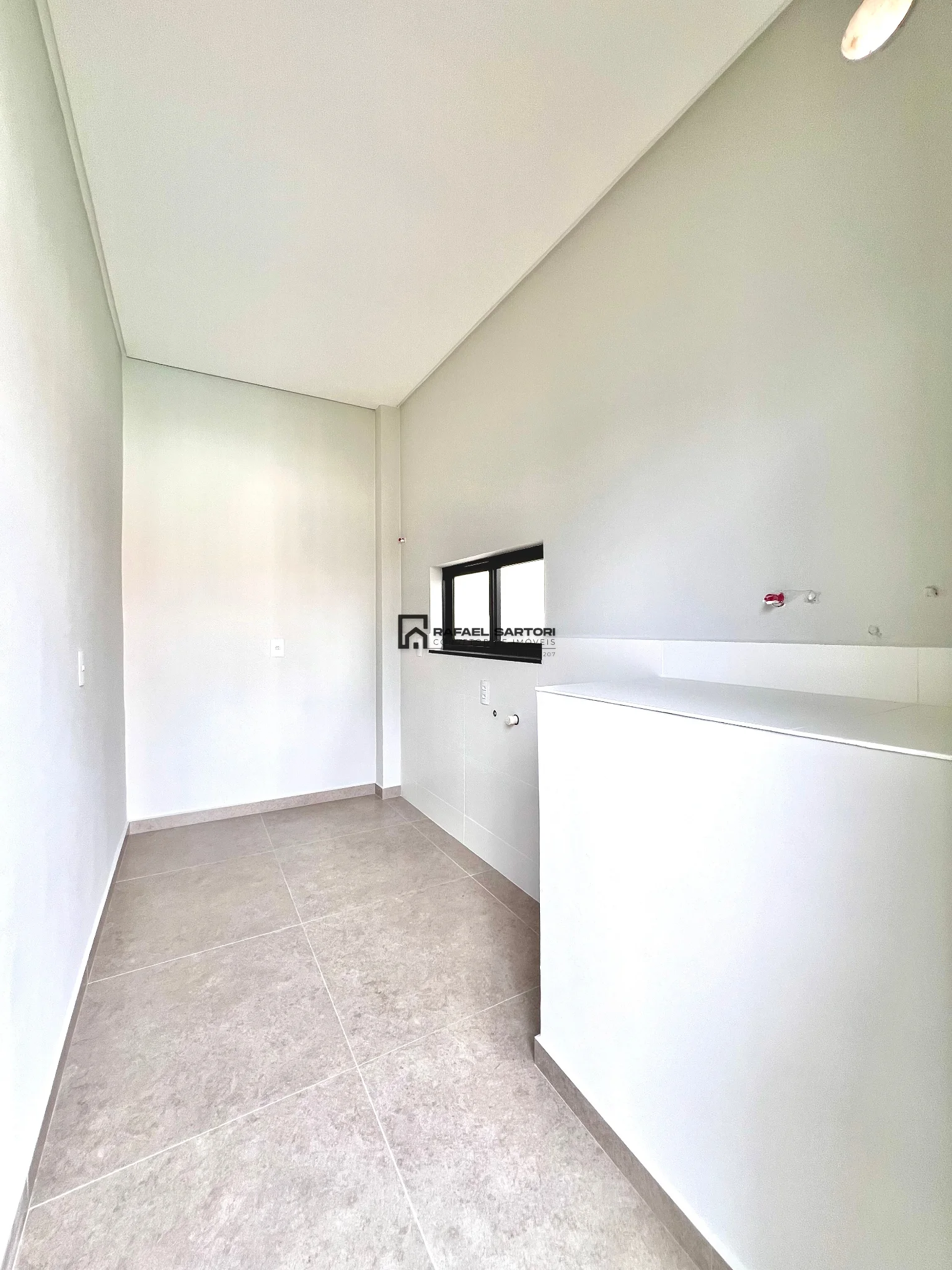 CASA NOVA COM 04 QUARTOS NO AMIZADE