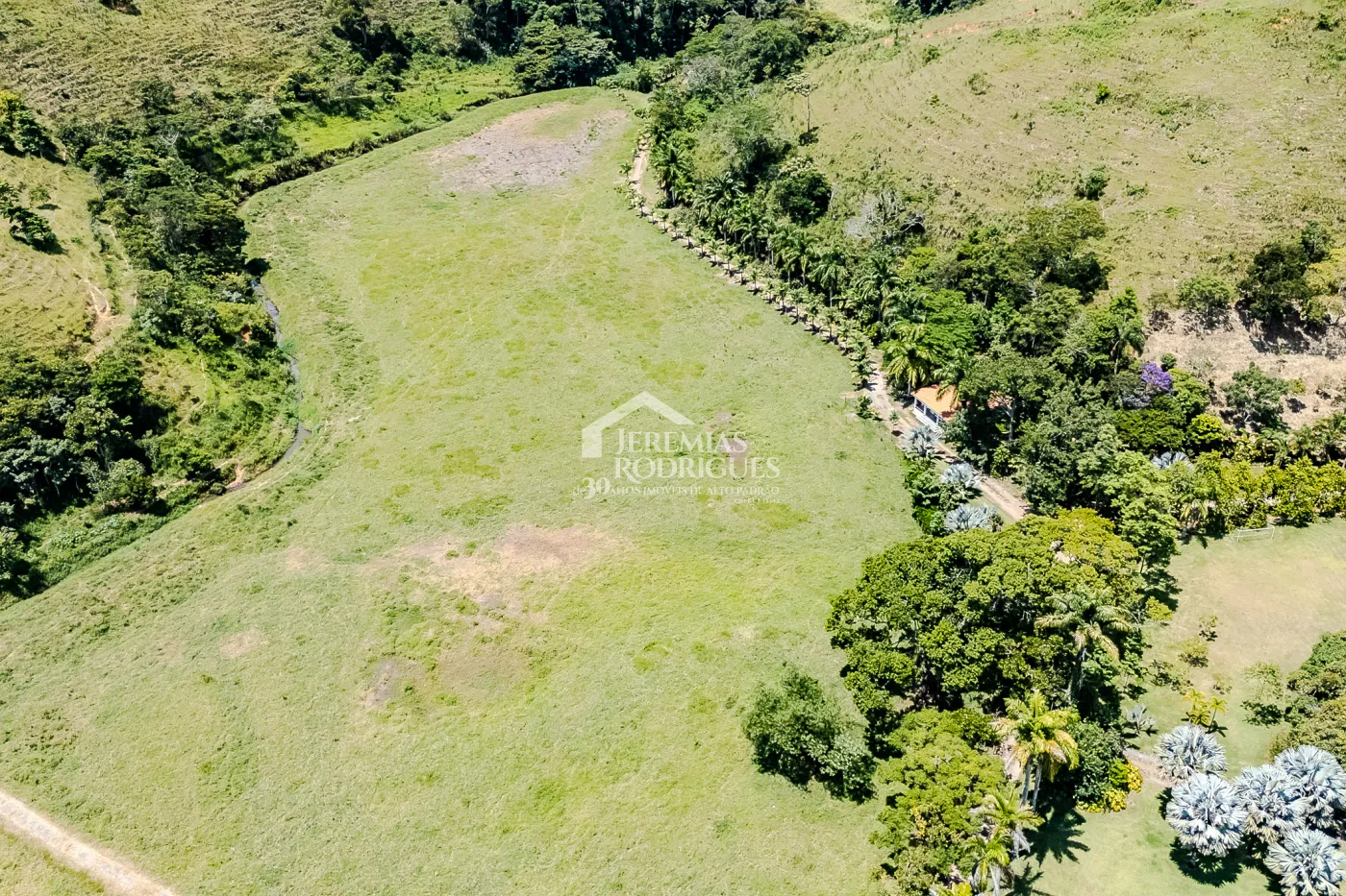 Fazenda à venda com 3.389.000,00 m² em Piraí/RJ.