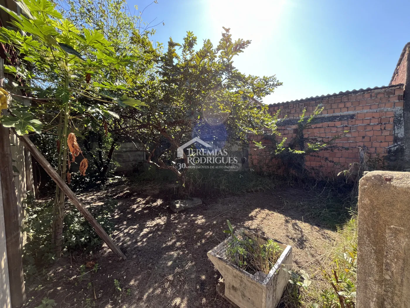 Terreno com 1.800 m² no bairro Campo Alegre em Pindamonhangaba/SP.