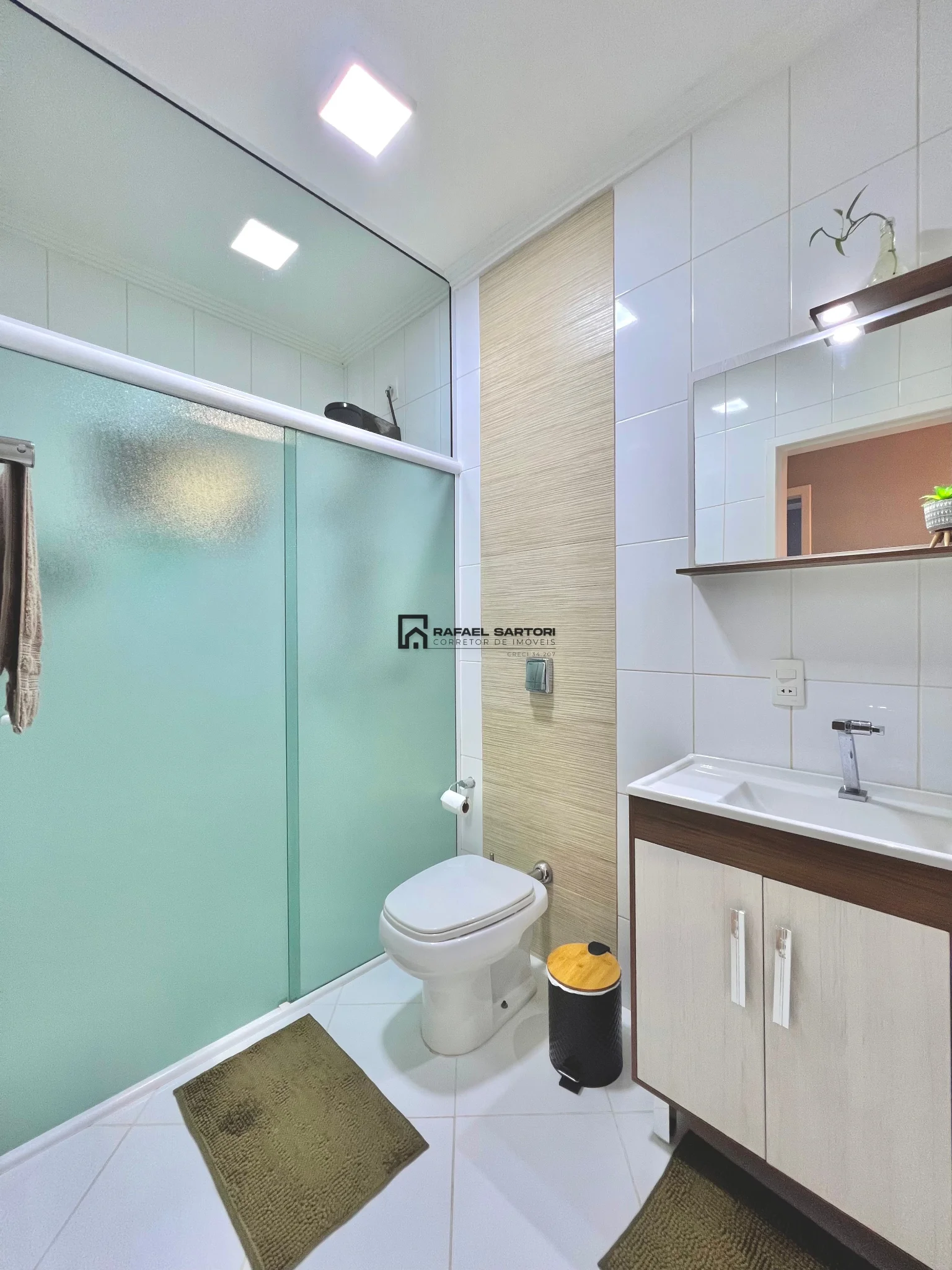 CASA COM 03 QUARTOS NO RAU