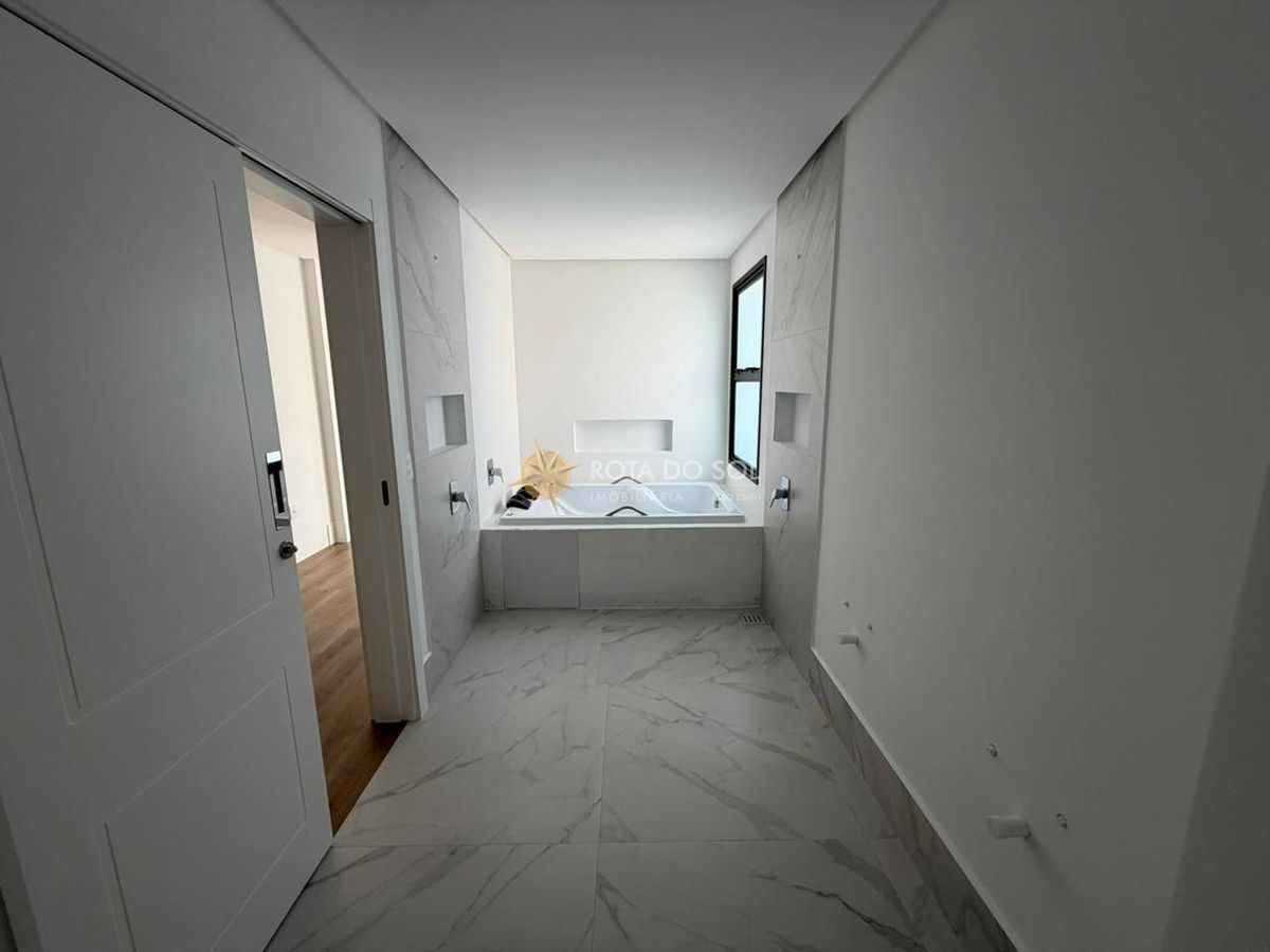 Maison Lafayette Apartamento Padrão Dallo com 4 Suítes em Meia Praia Itapema