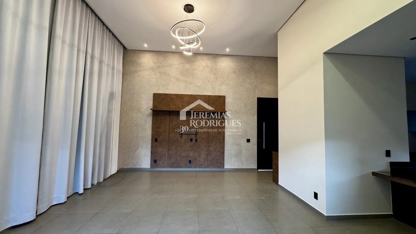 Casa para venda e locação com 3 dormitórios no Condomínio Reserva dos Lagos em Pindamonhangaba/SP.