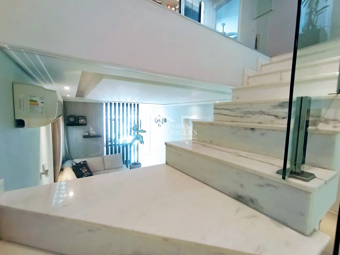 Casa à venda com 4 suítes no Condomínio Altos da Serra VI em São José dos Campos/SP