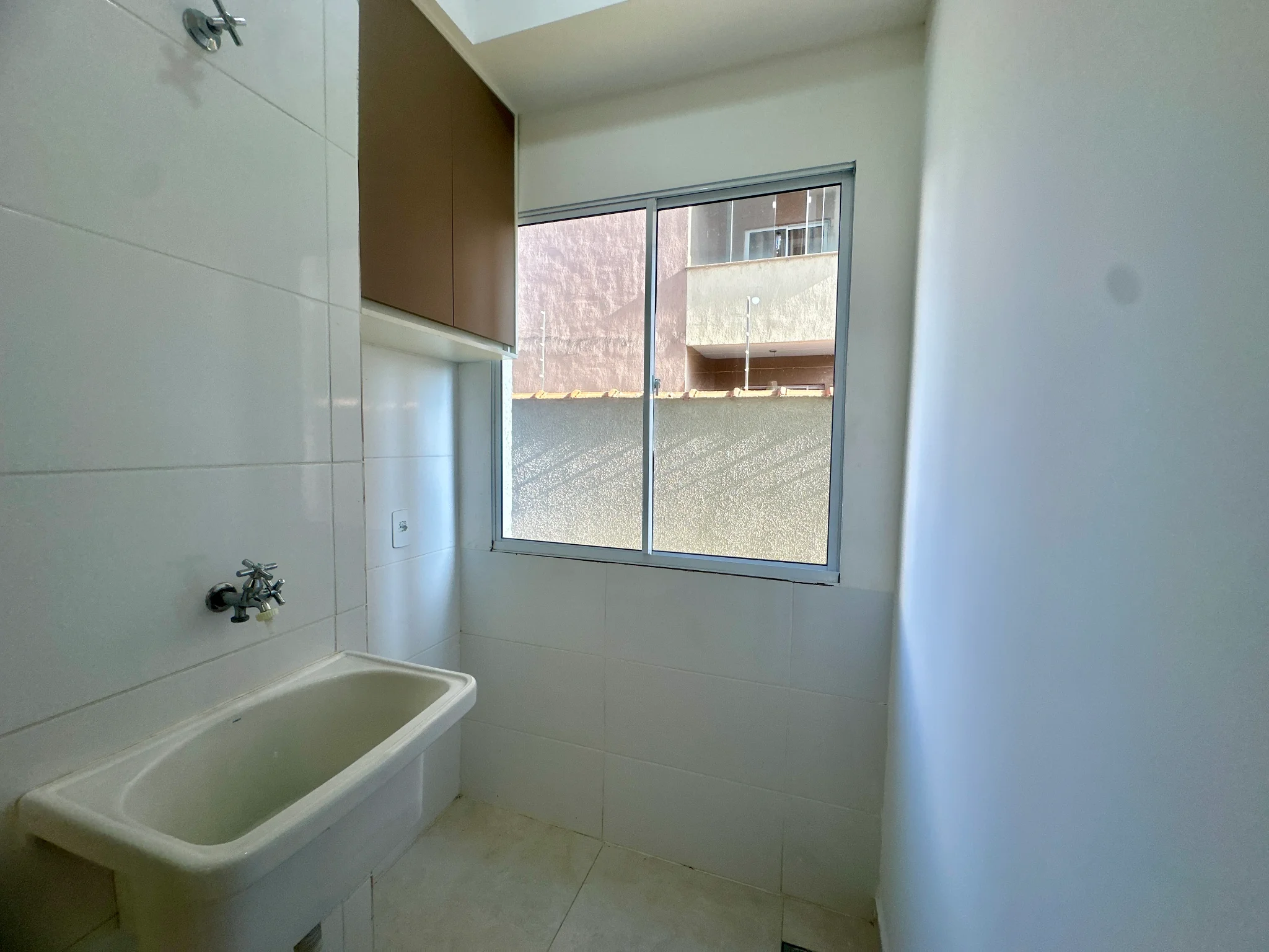 Apartamento com 2 dormitórios, 66m² para locação no Condomínio Village São José em Taubaté/SP