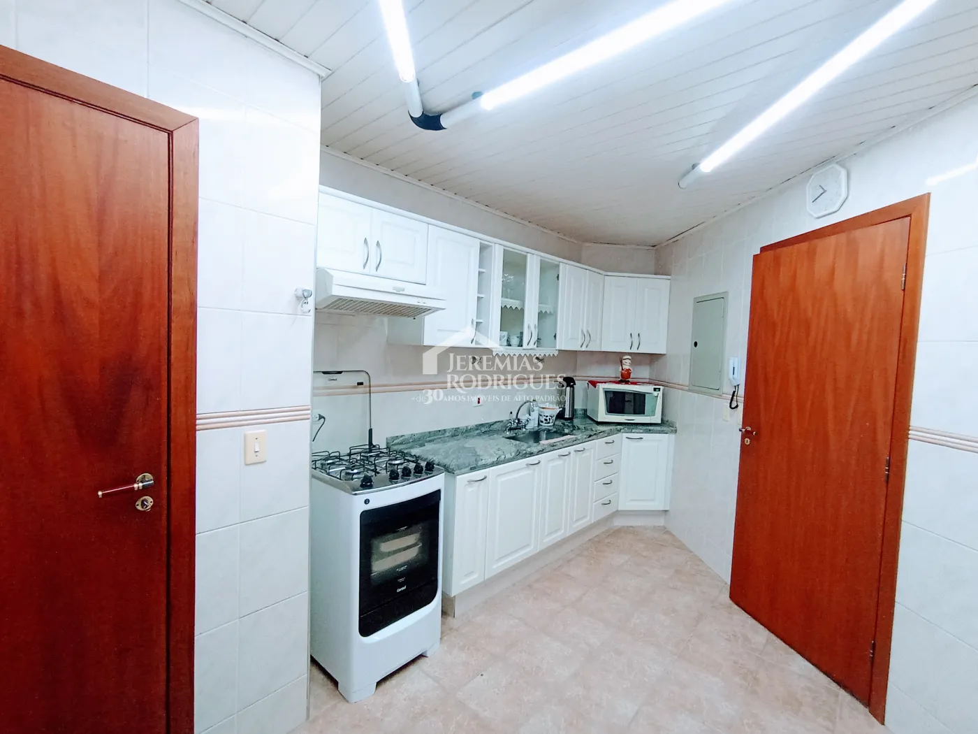 Apartamento para venda com 4 dormitórios no Edifício Solar Bela Vista em Campos do Jordão/SP