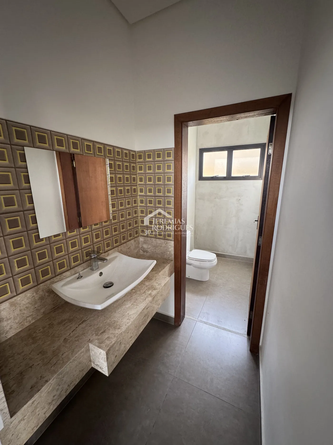 Casa para venda e locação com 4 suítes no Condomínio Village Splendore em Pindamonhangaba/SP.