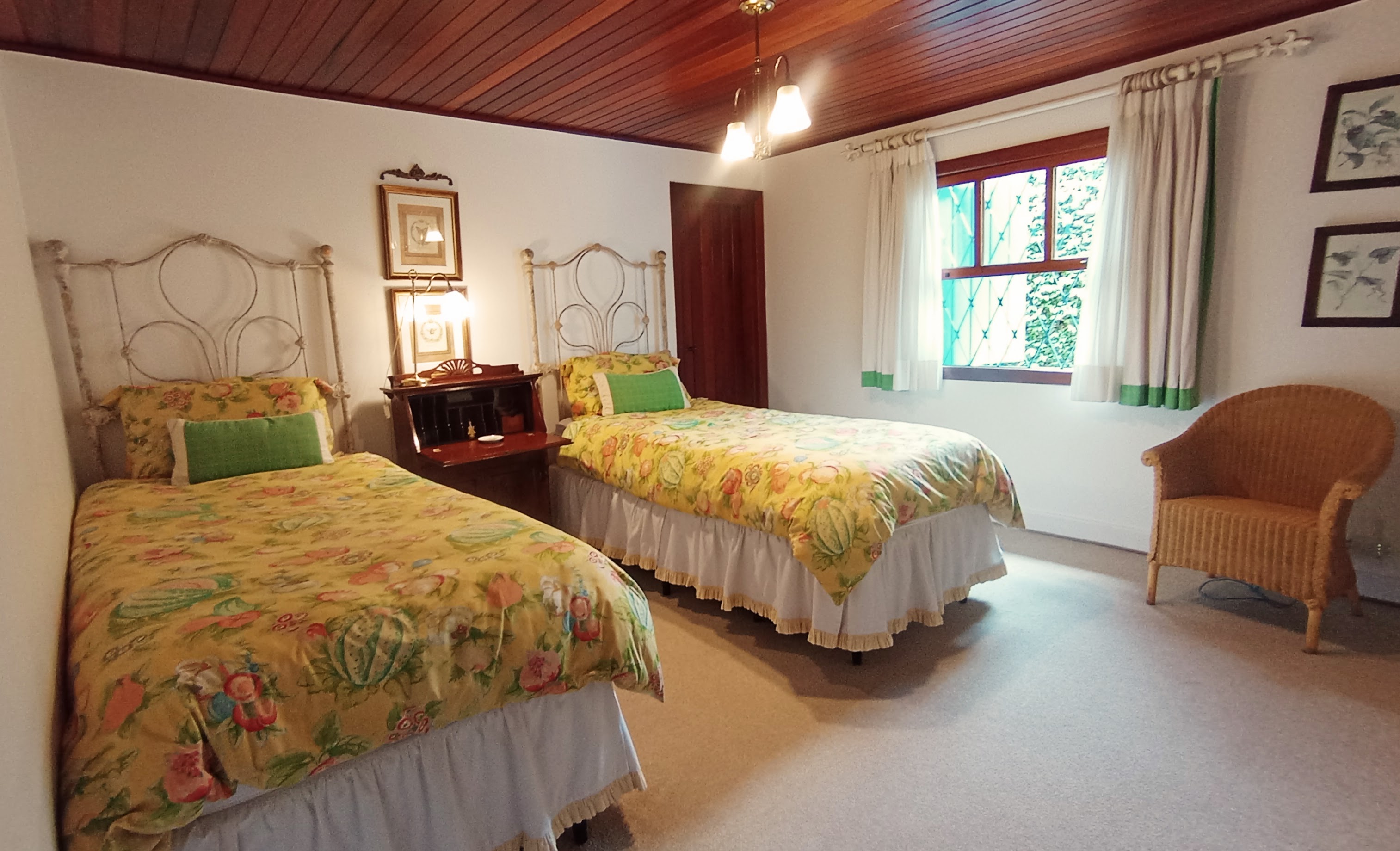Casa à venda com 5 dormitórios no Capivari em Campos do Jordão/SP.