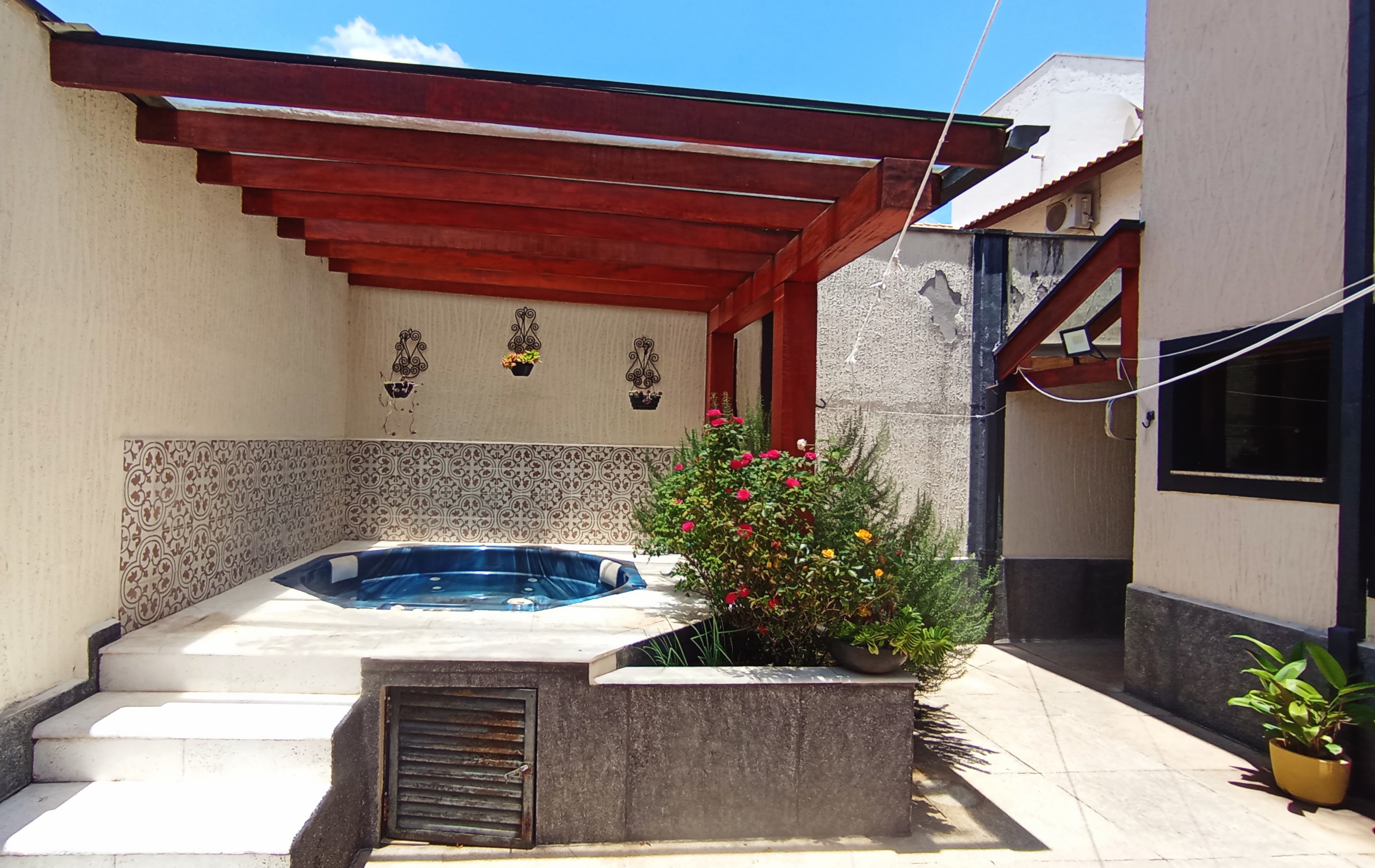 Casa à venda com 4 dormitórios no Condomínio Taubaté Village em Taubaté/SP.