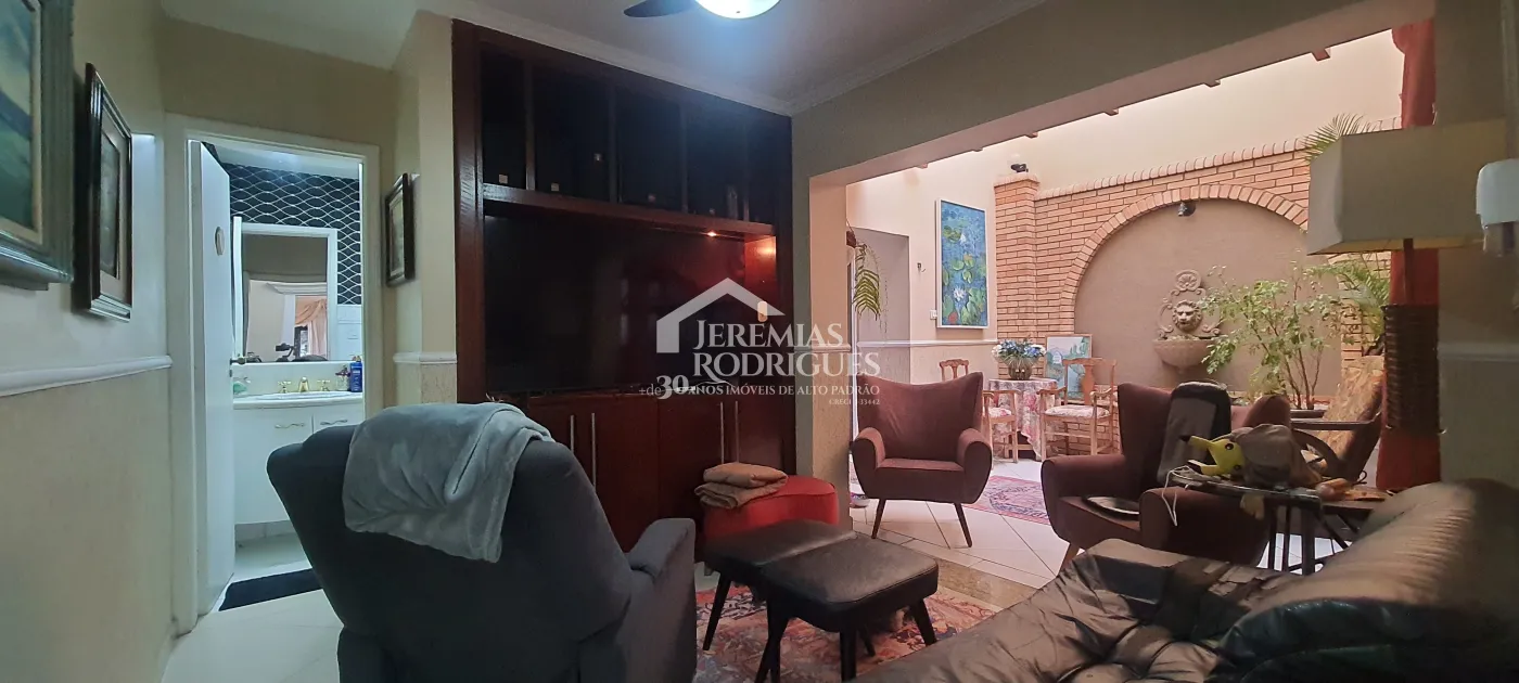 Casa para locação com 5 dormitórios no Centro em Taubaté/SP.