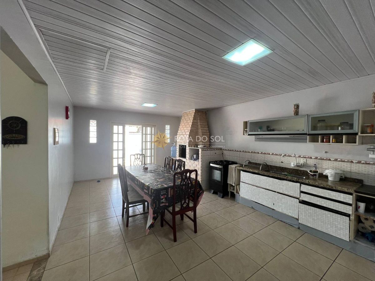 Casa à Venda 3 Quartos e 2 Vagas em Perequê Porto Belo SC — foto 2