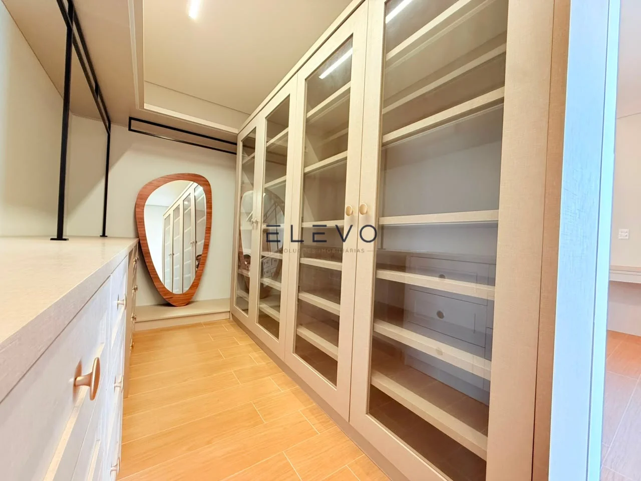 Casa Alto Padrão à Venda no Jardim Itália | 3 Suítes, Piscina Aquecida e Móveis Planejados