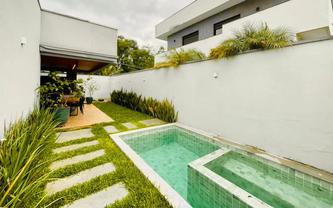 Casa à venda com 3 dormitórios no Condomínio Terras de San Marco em Taubaté/SP.