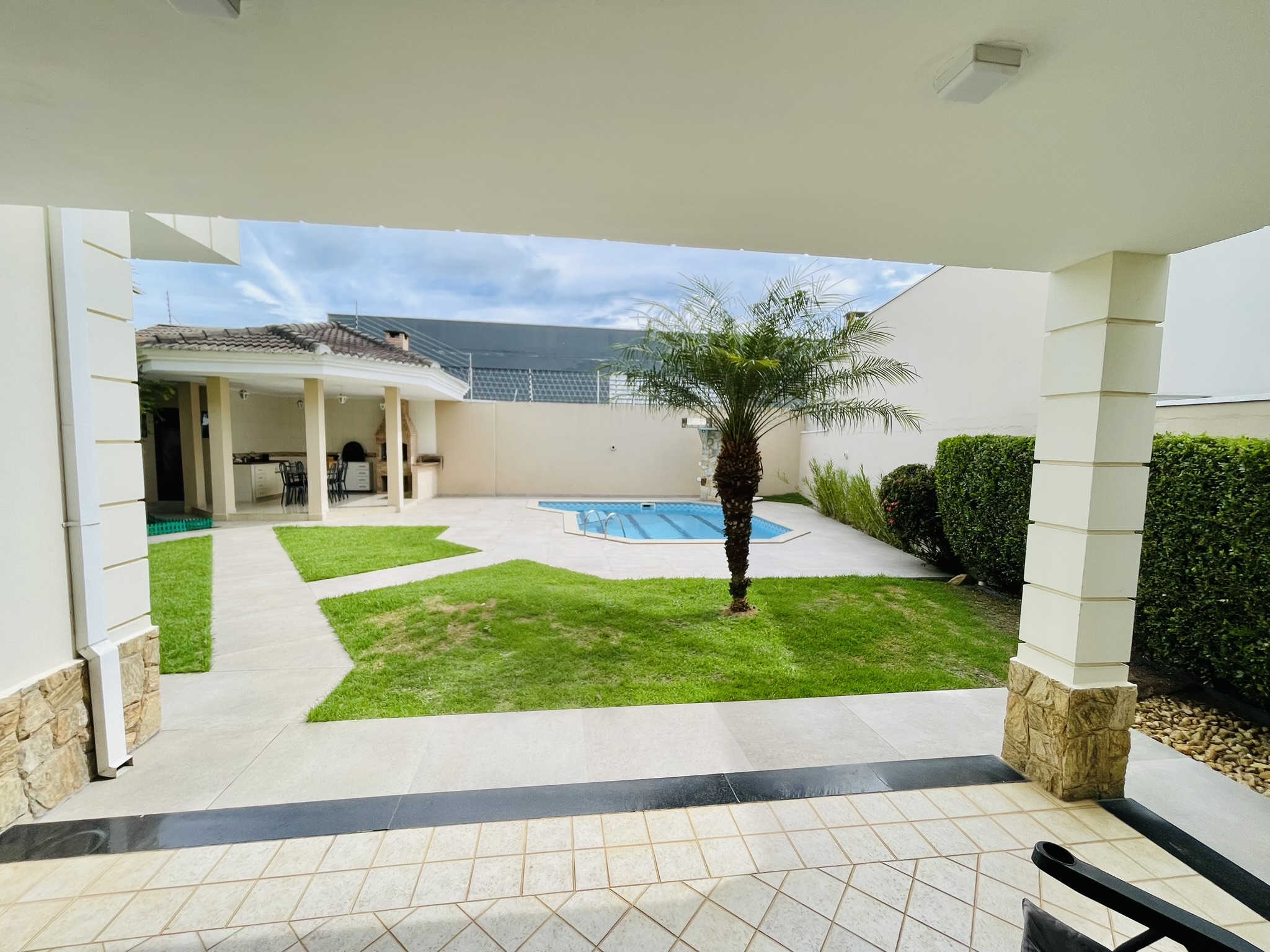 Casa para venda e locação com 4 dormitórios no Condomínio Taubaté Village em Taubaté/SP