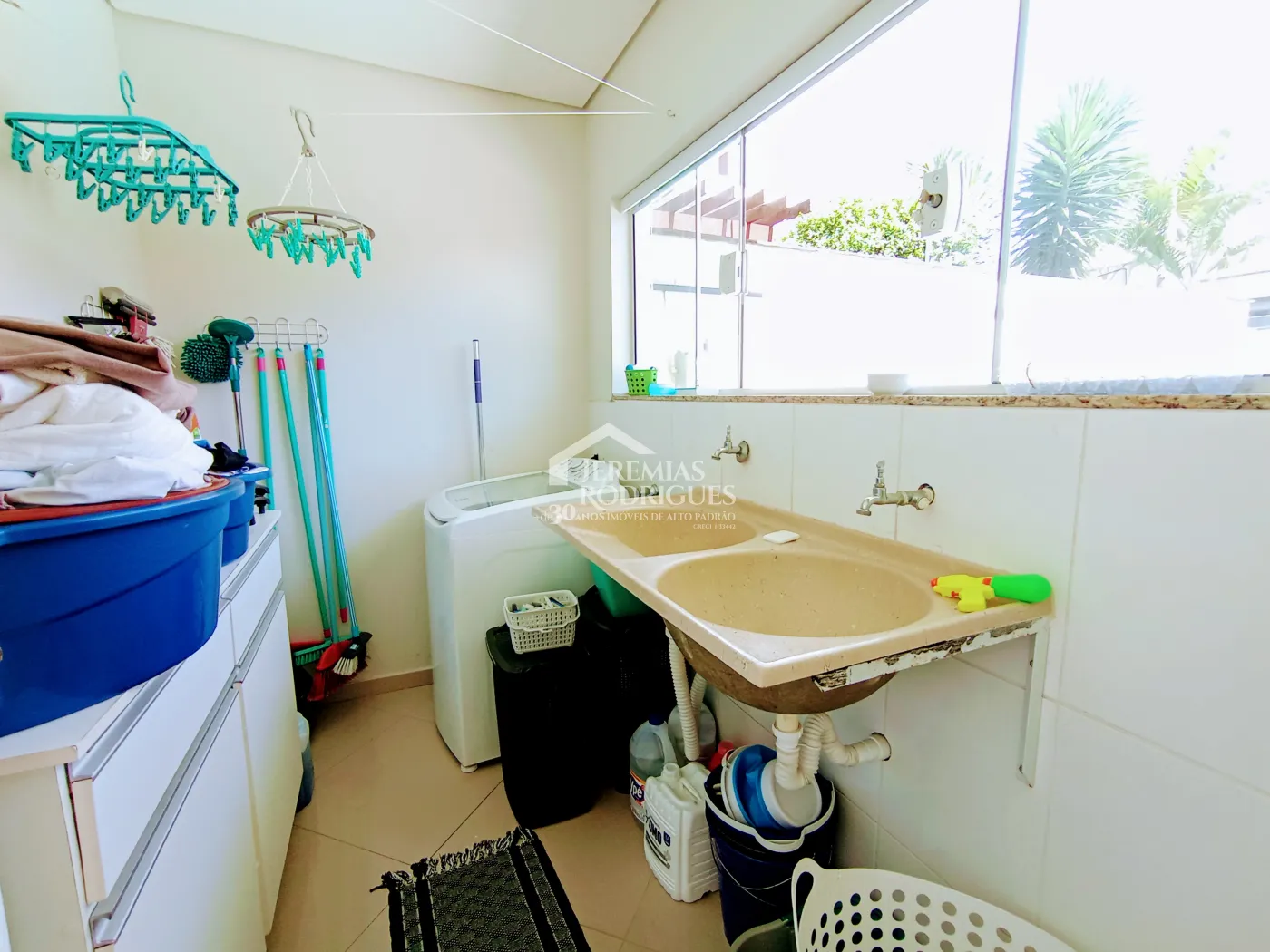 Casa à venda com 3 suítes no Condomínio Reserva dos Lagos em Pindamonhangaba/SP.