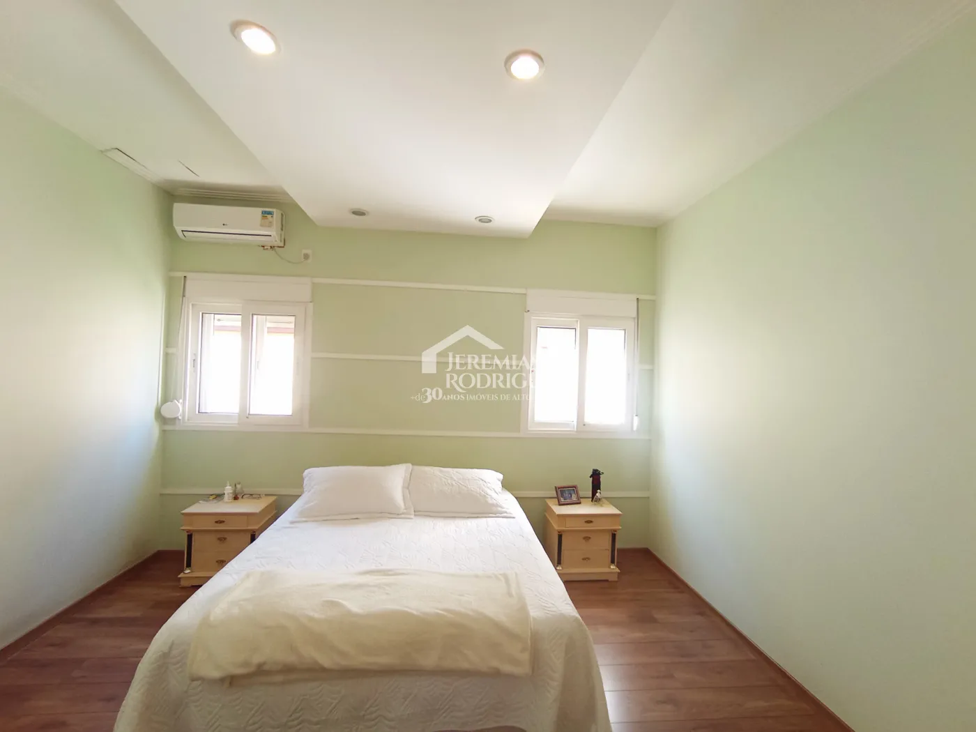 Casa à venda com 4 dormitórios no Condomínio Village Paineiras em Pindamonhangaba/SP