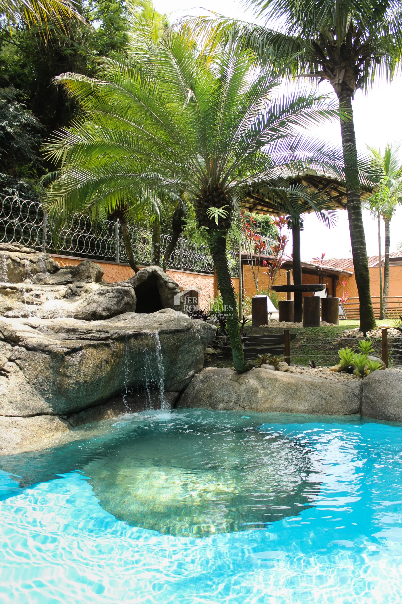 Casa para venda e locação com 5 dormitórios no Condomínio Taubaté Village em Taubaté/SP.