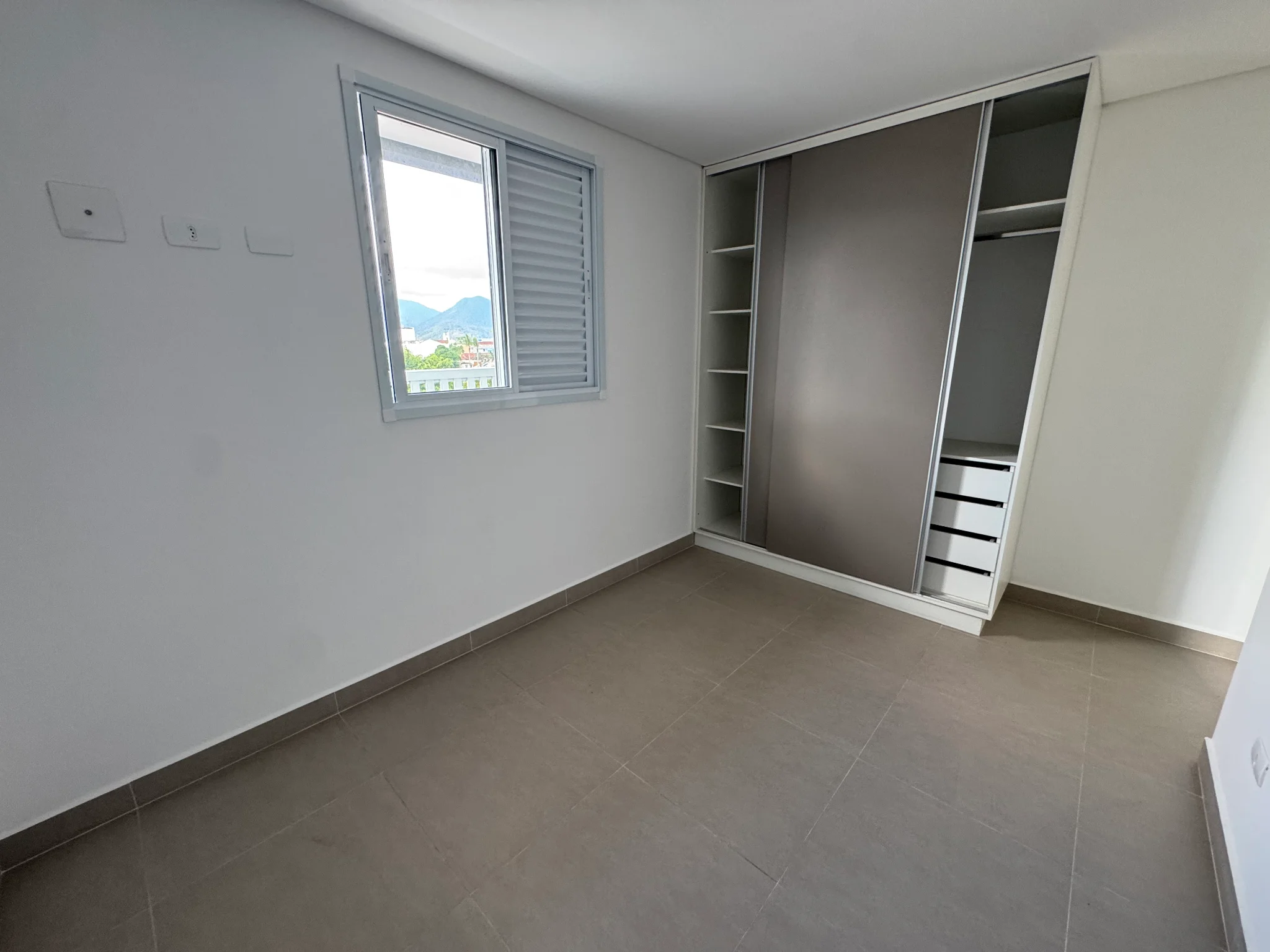 Apartamento à venda com 3 dormitórios, 127 m² no Edifício Eduarda em Ubatuba/SP. 