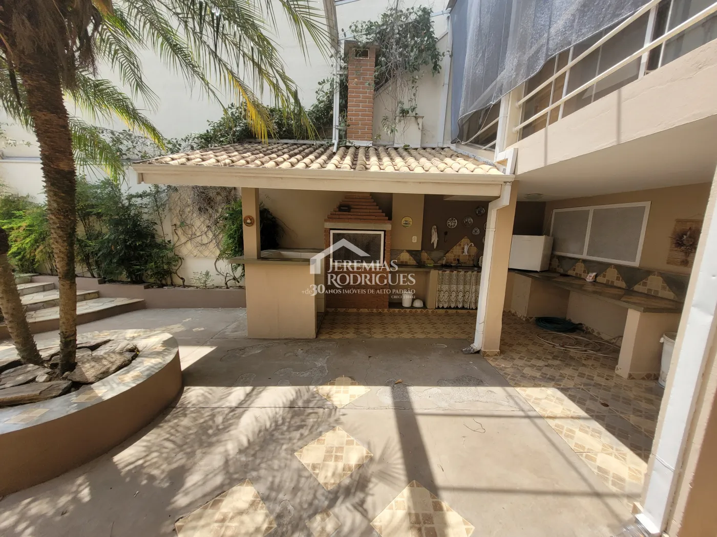Casa à venda no Centro em Pindamonhangaba/SP.