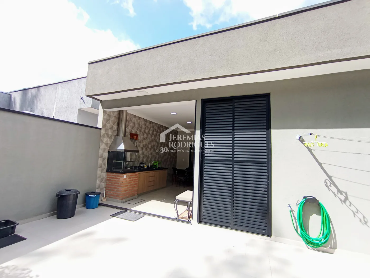 Casa à venda com 3 dormitórios no Condomínio Morada do Visconde em Tremembé/SP.