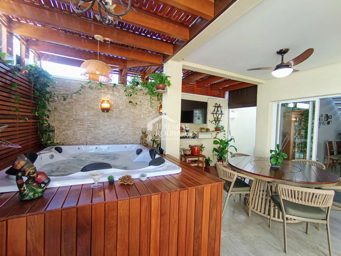 Casa para venda com 3 dormitórios no Condomínio Campos Do Conde II Versailles em Tremembé/SP