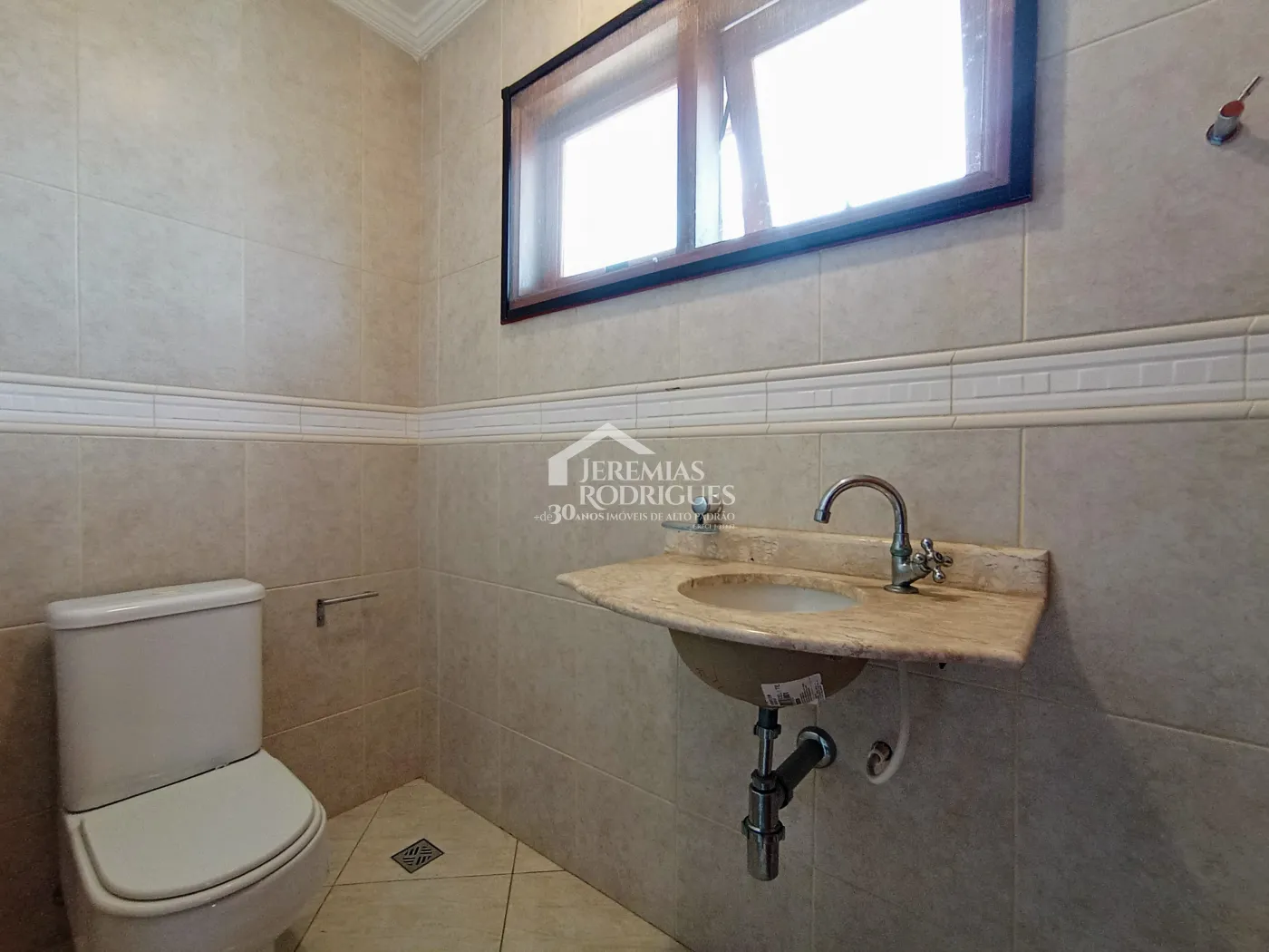 Casa para venda e locação com 3 dormitórios no Condomínio Taubaté Village em Taubaté/SP