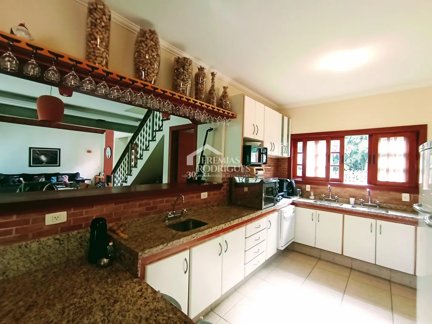 Casa à venda com 3 dormitórios no Condomínio Chácaras Cataguá em Taubaté/SP