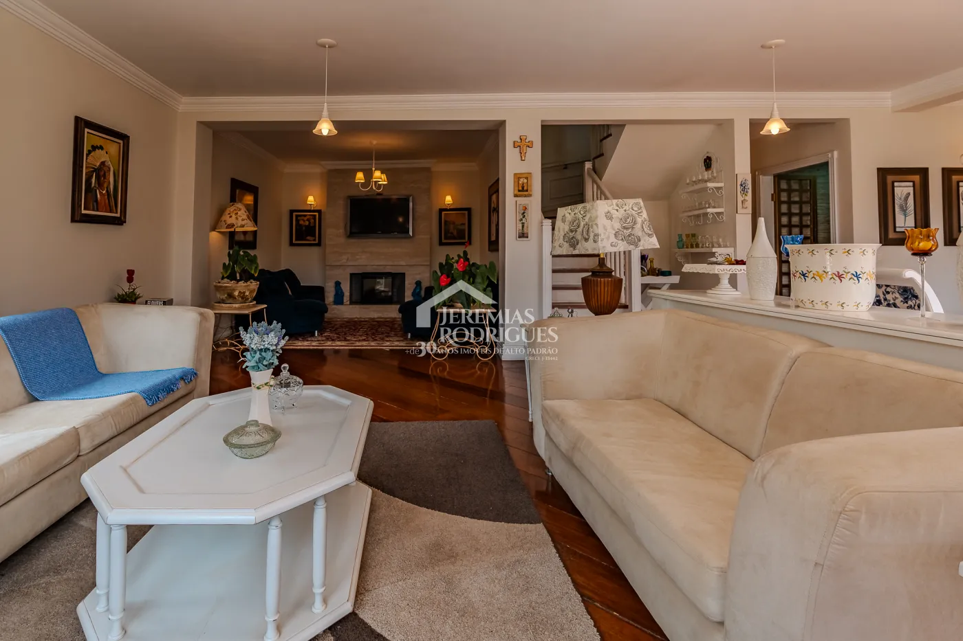 Casa para venda e locação com 5 suítes no Jardim Véu da Noiva em Campos do Jordão/SP