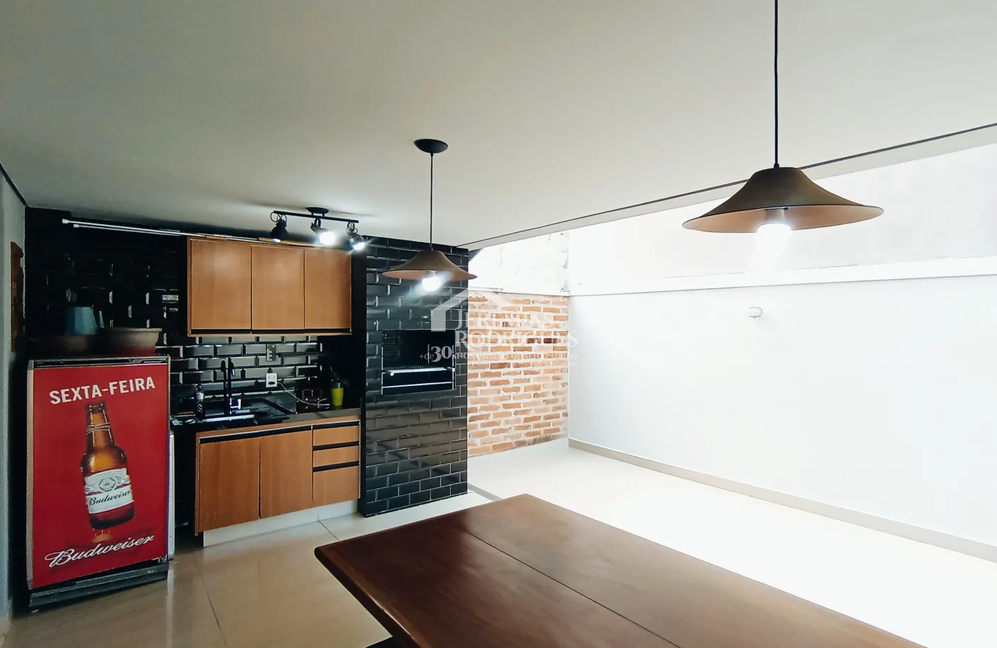 Casa à venda com 3 suítes no Condomínio Moema Ville em Pindamonhangaba/SP.