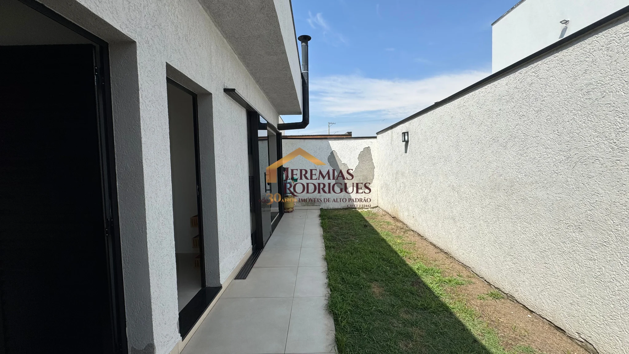 Casa à venda no Condomínio Residencial Tecoara em Taubaté/SP.