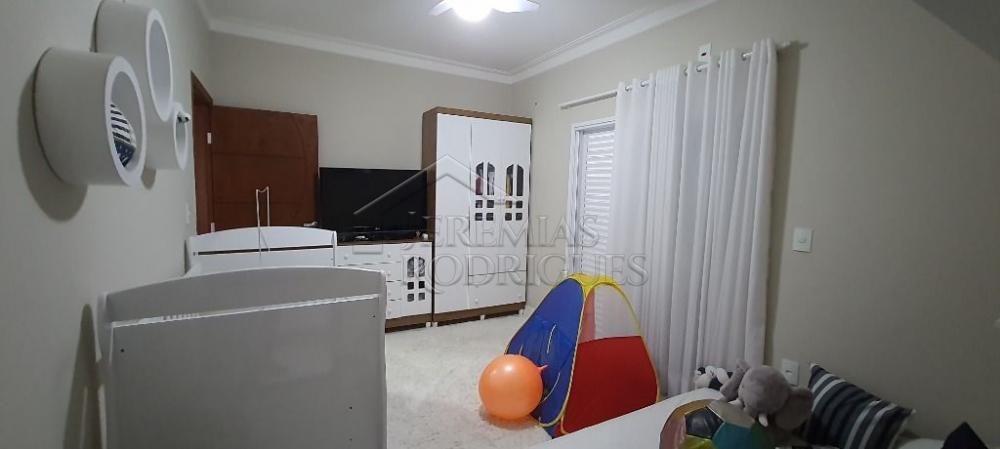 Casa à venda com 3 suítes no Condomínio Parque das Araucárias em Tremembé/SP.