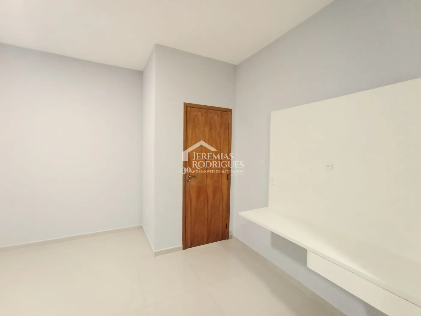 Casa à venda com 3 dormitórios no Condomínio Morada do Visconde em Tremembé/SP.