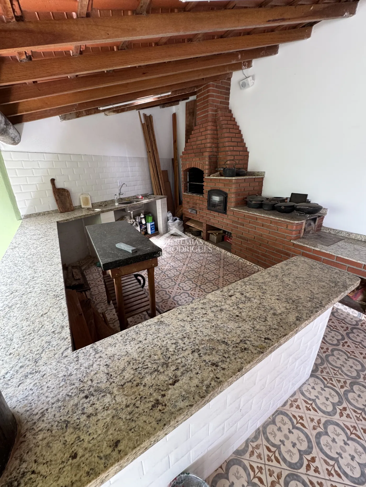 Casa à venda com 3 dormitórios no Condomínio Real Ville - Pindamonhangaba/SP.