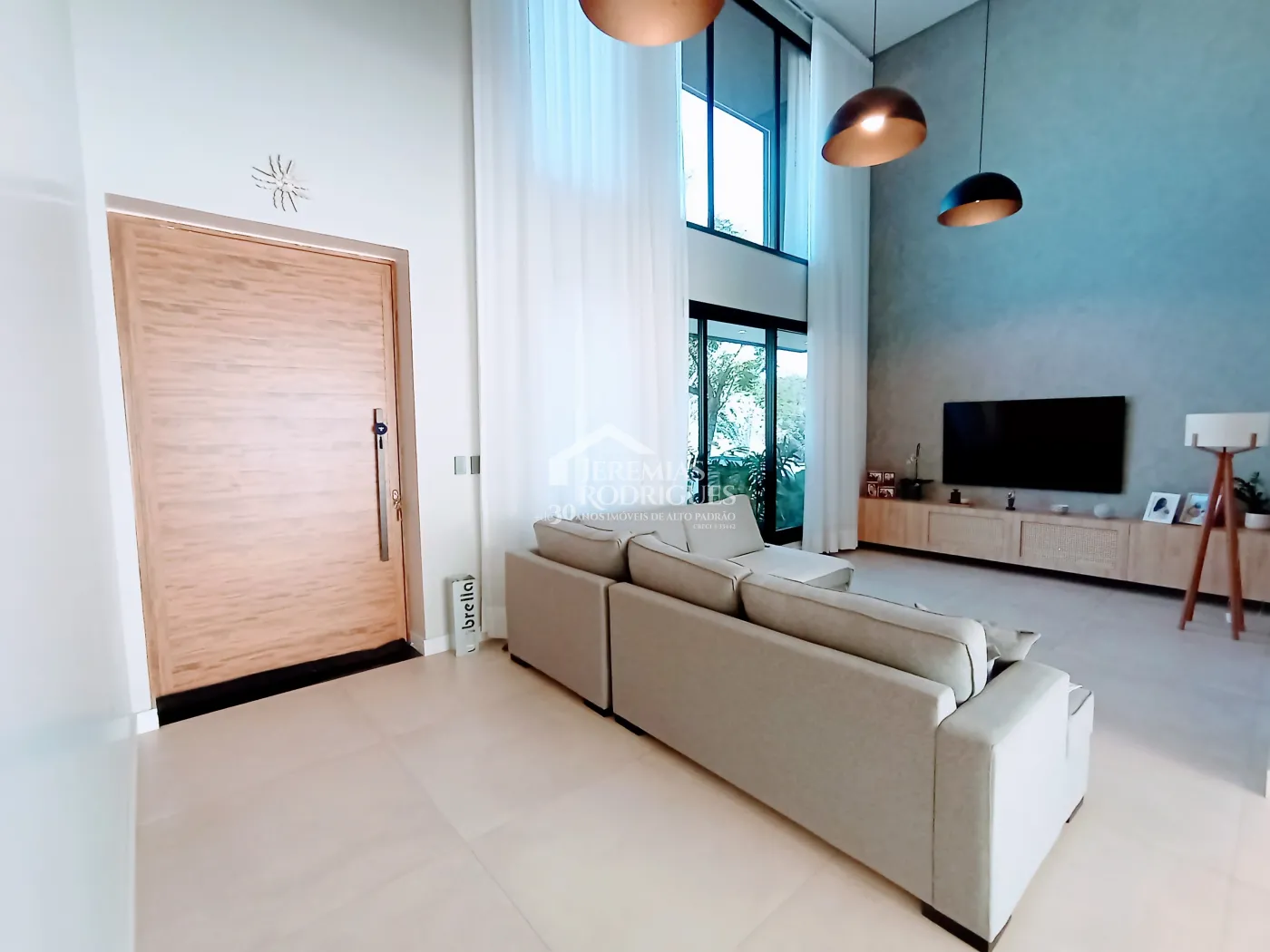 Casa à venda com 5 dormitórios no Condomínio Reserva dos Lagos em Pindamonhangaba/SP.