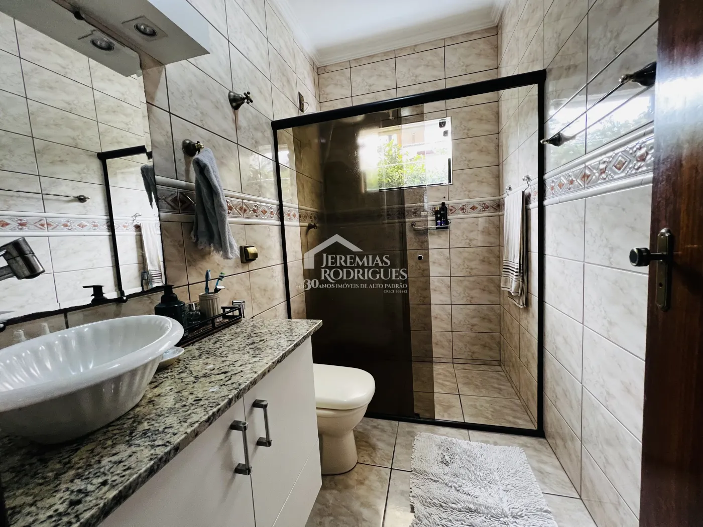 Casa à venda com 3 dormitórios no Condomínio Jardim das Hortênsias em Taubaté/SP.