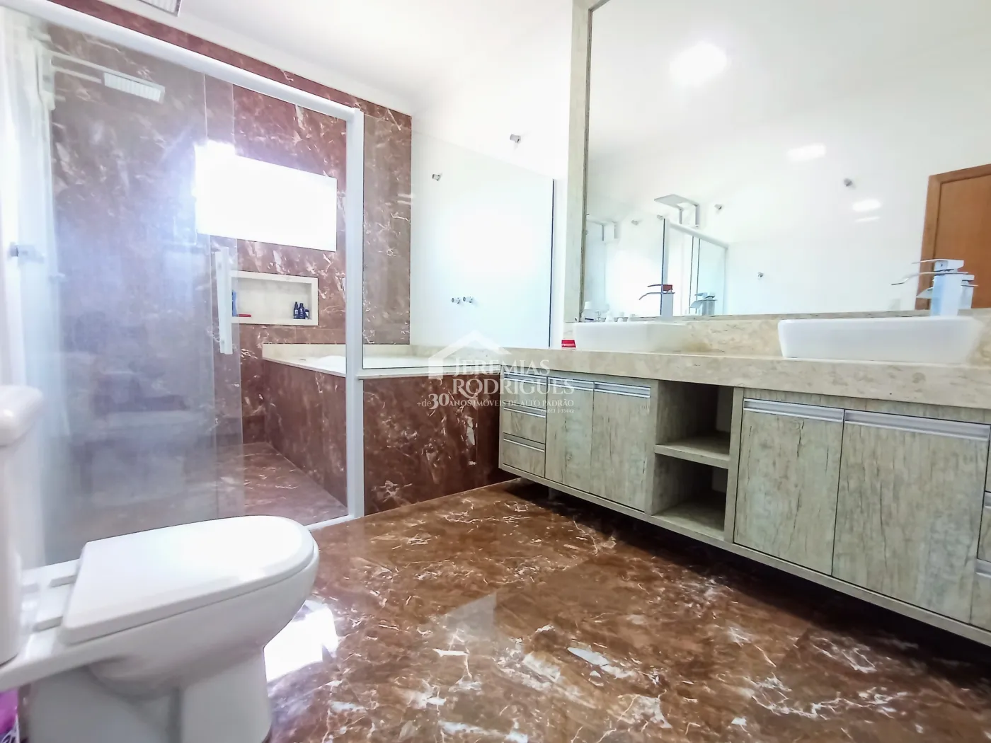 Casa para venda com 3 dormitórios no Condomínio Residencial Tecoara em Taubaté/SP