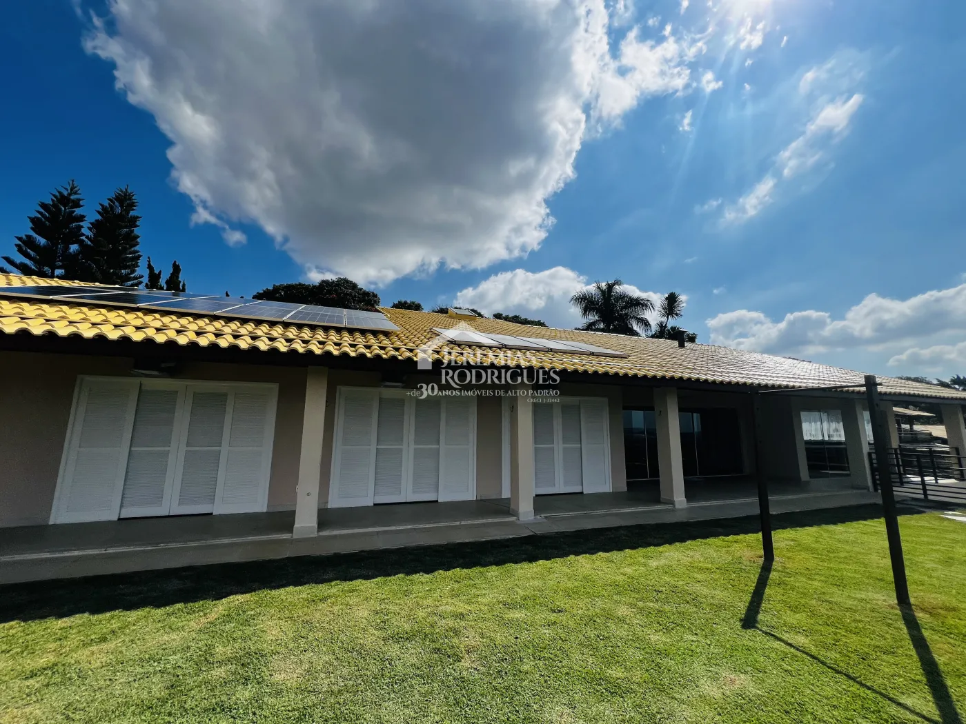 Casa para venda e locação com 4 suítes no Condomínio Chácaras Cataguá em Taubaté/SP