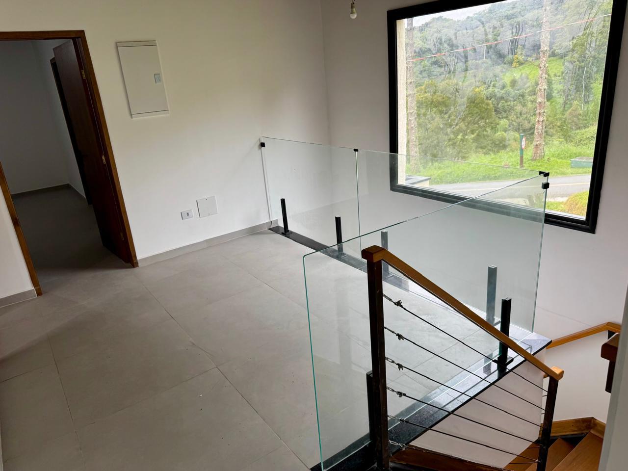 Casa à venda com 3 suítes no Condomínio Parque da Mantiqueira em Santo Antônio do Pinhal/SP.