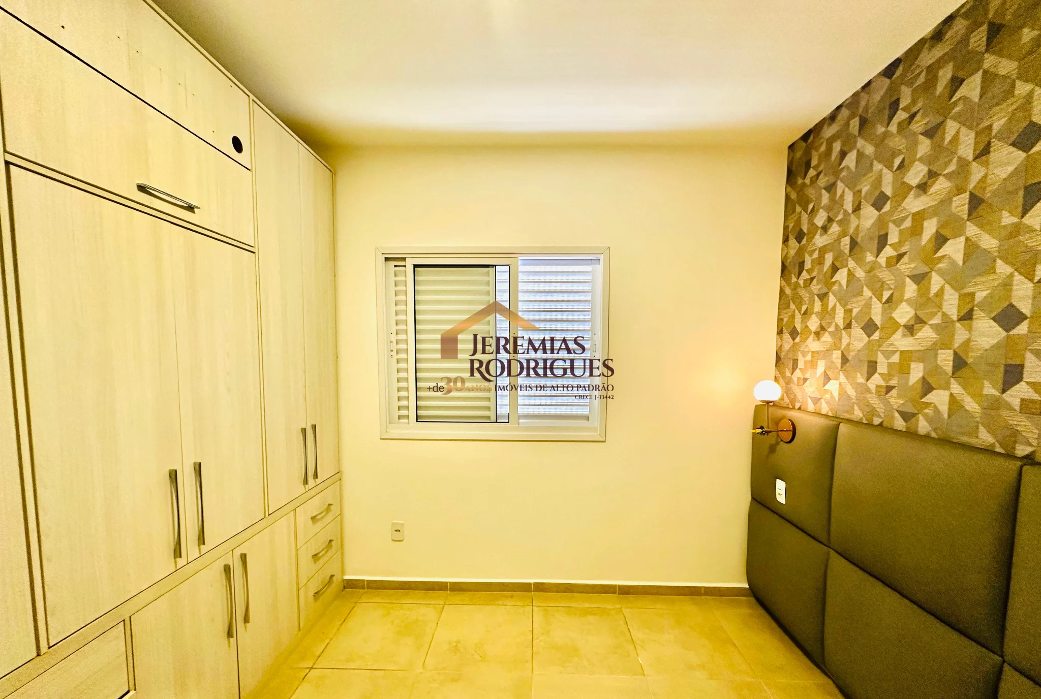 Apartamento para locação e venda no Edifício Solar Vicente Giffoni em Taubaté/SP.