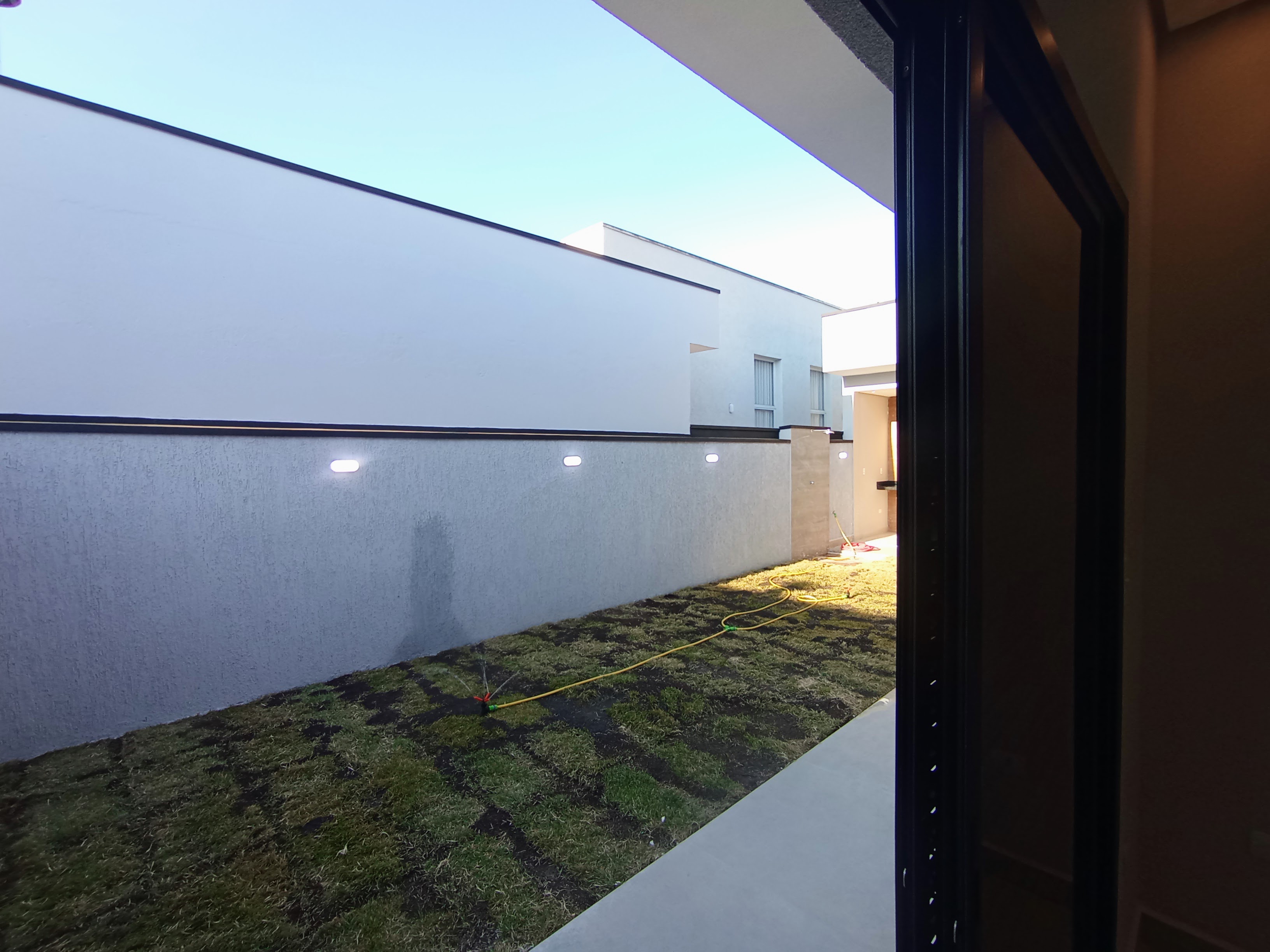 Casa à venda com 3 dormitórios no Condomínio Ouro Ville em Taubaté/SP.