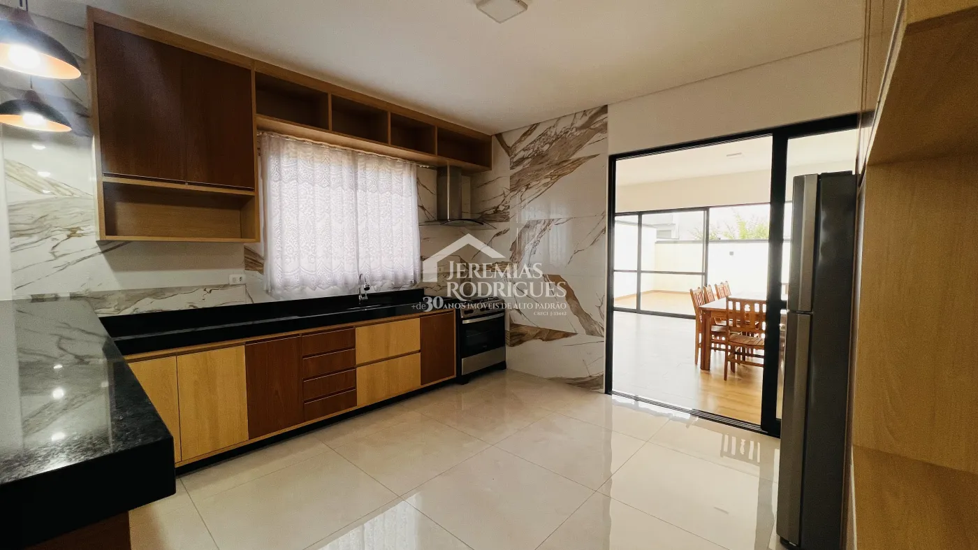 Casa à venda com 3 dormitórios no Condomínio Residencial Tecoara em Taubaté/SP.