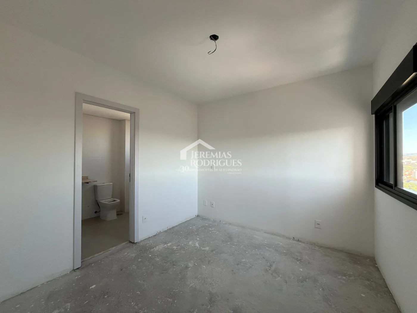 Apartamento à venda com 3 suítes, 211 m² no Edifício Europa em Taubaté/SP