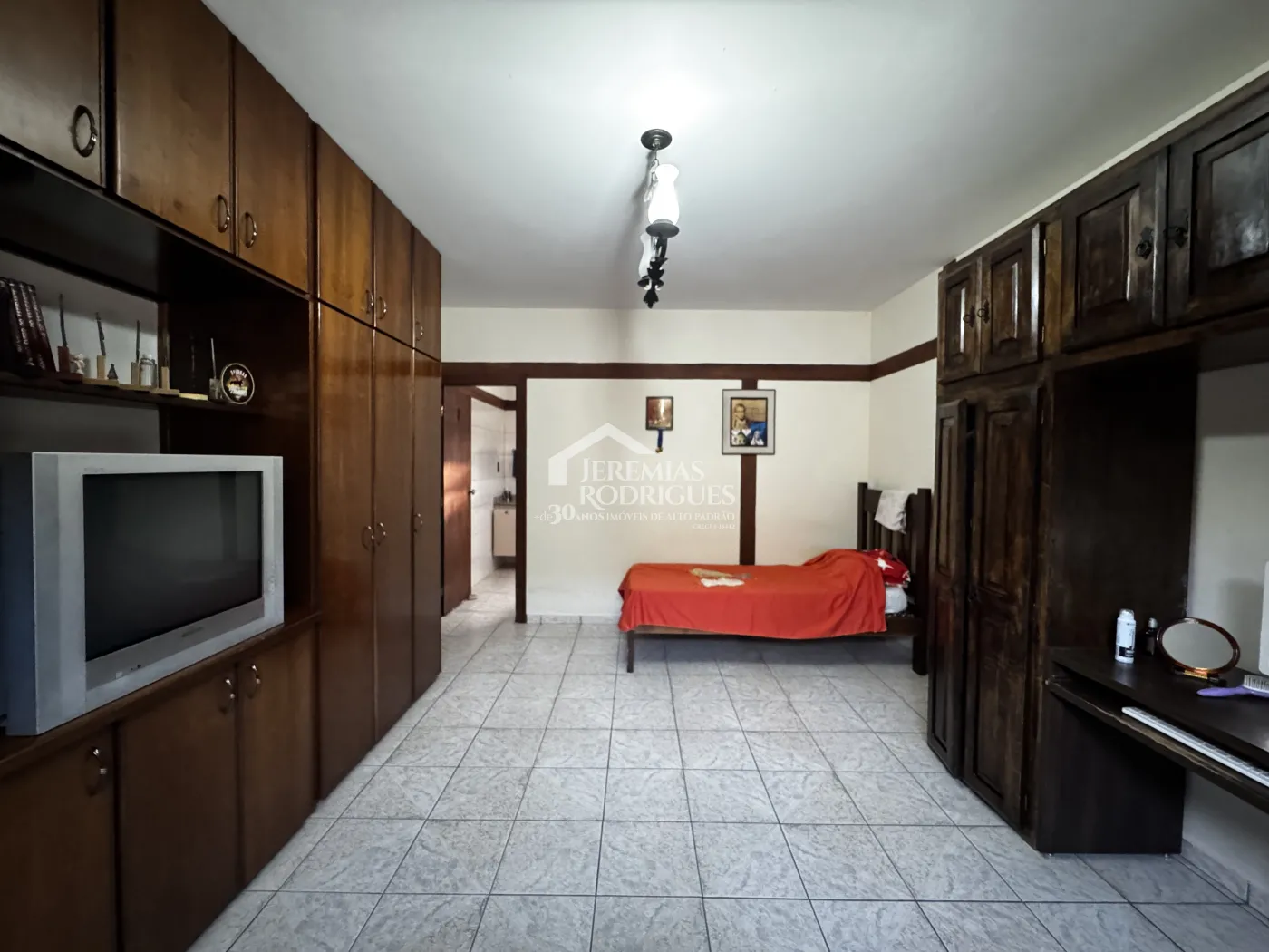 Casa à venda com 3 dormitórios no bairro Vila Rica em Pindamonhangaba/SP