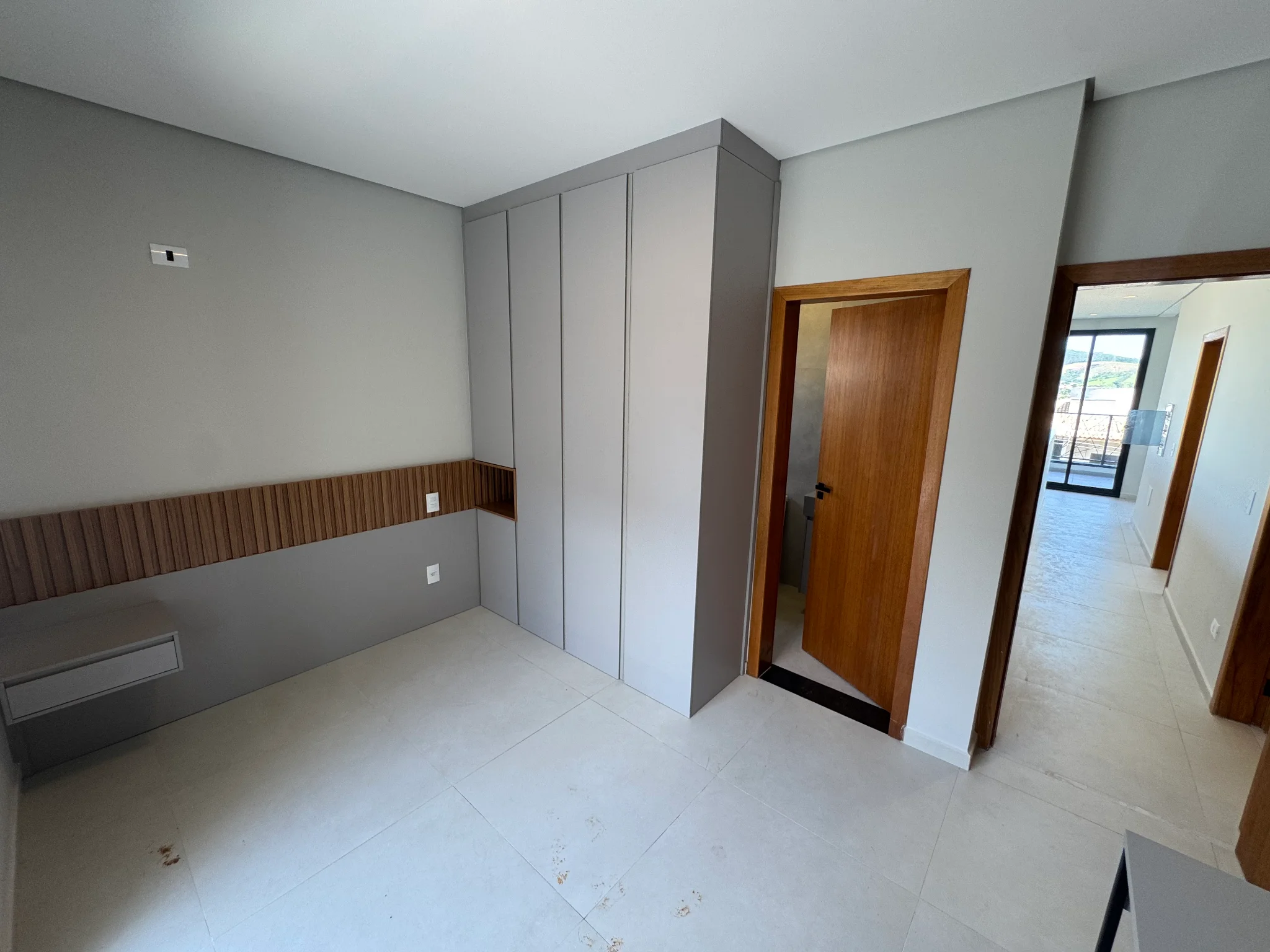 Casa à venda com 3 suítes no Condomínio Cataguá Way em Taubaté/SP.